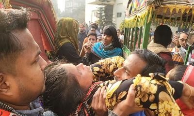 টঙ্গীতে পোশাক কারখানায় রহস্যজনক গণ-অসুস্থতা: হাসপাতালে শতাধিক শ্রমিক