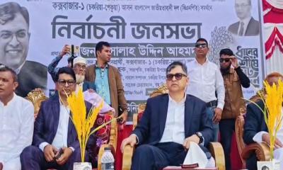 একটি দল ধর্মের উছিলায় রাজনীতি করছে