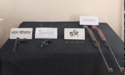 রাজশাহীতে র‍্যাবের অভিযানে অবৈধ অস্ত্র ও গুলি উদ্ধার