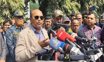 চট্টগ্রাম বন্দরে দ্বিমুখী বাস্তবতা: চেয়ারম্যানের দাবি ‘সচল’, মাঠের চিত্র ‘অচল’