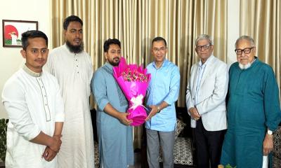 নাহিদ ইসলামের বাসায় তারেক রহমান