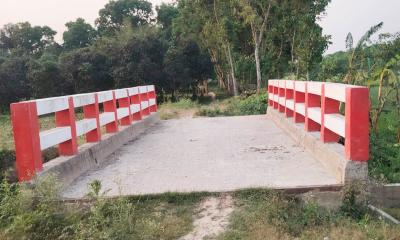 চুয়াডাঙ্গায় নেই রাস্তা, আছে ৩৩ লাখ টাকার ব্রিজ