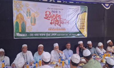 ফেনীতে ইফতার ও দোয়া মাহফিলে বিশিষ্টজনদের মিলনমেলা