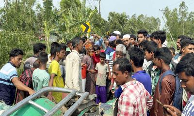নকলায় বাস-সিএনজি সংঘর্ষে পুলিশ সদস্যের সন্তানের মৃত্যু