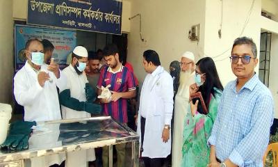 নলছিটিতে শতাধিক কুকুর-বিড়ালকে দেওয়া হলো জলাতঙ্কের টিকা