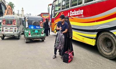 ছুটি শেষে জীবিকার টানে ঢাকা ফিরছে মানুষ, ভোগান্তিহীন যাত্রায় স্বস্তি