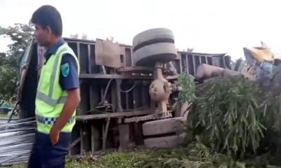 শিবচরে বাসের ধাক্কায় কাভার্ডভ্যান আরোহী নিহত, আহত ১০