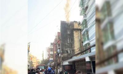 এবার জিগাতলায় আবাসিক ভবনে আগুন