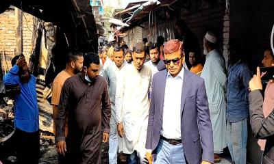 পঞ্চগড়ে ভয়াবহ অগ্নিকাণ্ড: কোটি টাকার ক্ষয়ক্ষতি, পরিদর্শনে প্রতিমন্ত্রী