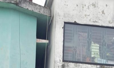ফরিদগঞ্জে চারতলা ভবন হেলে পড়ার অভিযোগ, তদন্ত কমিটি গঠন ও ভবন খালি করার নির্দেশ
