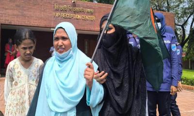স্মৃতিসৌধে ‘জয় বাংলা’ স্লোগান দিয়ে এক নারী আটক