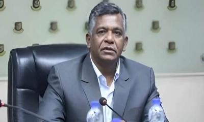 দেশ ছেড়েছেন বিসিবি সভাপতি আমিনুল