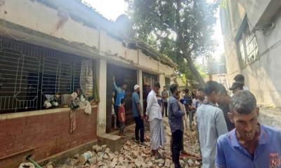 ভূমিকম্পে নিহতদের পরিবারকে ২৫ হাজার টাকা দেওয়া হচ্ছে
