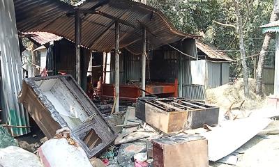 নাগরপুরে অগ্নিকাণ্ডে বসতঘর ভস্মীভূত