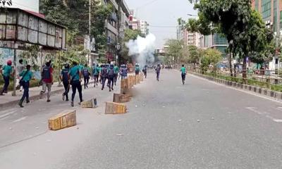 আইডিয়াল কলেজের শিক্ষার্থীদের সঙ্গে পুলিশের সংঘর্ষ 