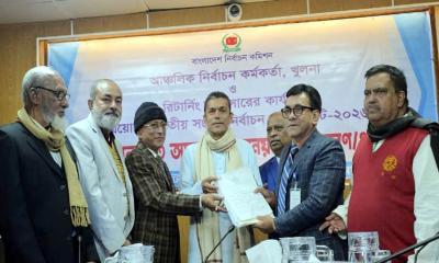 মনোনয়নপত্র জমা দিলেন রকিবুল ইসলাম বকুল