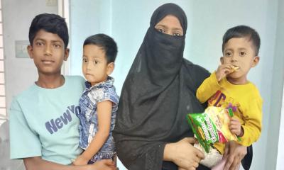 যশোরে দুই সন্তান নিয়ে পথে পথে অন্তঃসত্ত্বা বর্ষা, পরকীয়া ও ঋণে ভেঙেছে সংসার
