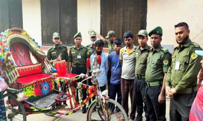 মহাখালীতে আনসারের অভিযানে অটোরিকশা ছিনতাই প্রতিরোধ, আটক ৩