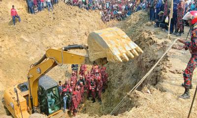 ২৭ ঘণ্টা ধরে উদ্ধারের চেষ্টা, ৪২ ফুট খুঁড়েও মিলছে না দুই বছরের সাজিদের