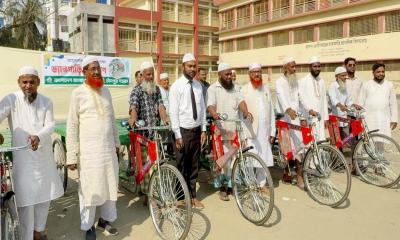 কর্মসংস্থান সৃষ্টির লক্ষ্যে চাঁদপুরে জামায়াতের ভ্যানগাড়ি প্রদান