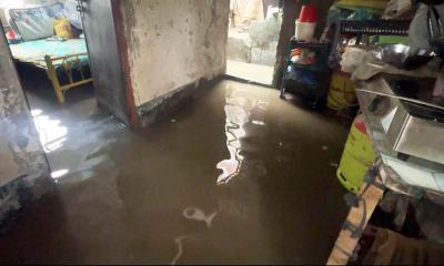 পূবাইলের করমতলায় ৫০টির বেশি পরিবার পানিবন্দী