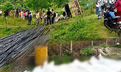 ১৮০০ টাকা বাঁচাতে ট্রাকে উঠেছিলেন ৯ বন্ধু, দুর্ঘটনায় ঝরে গেল প্রাণ