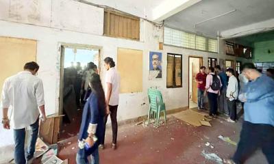 চট্টগ্রামে আওয়ামী লীগের কার্যালয় দখল করল এনসিপি