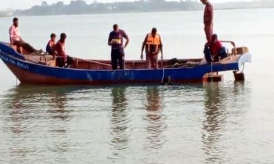 সোনারগাঁয়ে মেঘনা নদীতে সিমেন্টভর্তি ট্রলার ডুবে নিখোঁজ ২ 