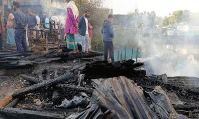 রাঙ্গামাটিতে ভয়াবহ অগ্নিকাণ্ড: ৪ দোকান ও ২ বাস পুড়ে ছাই