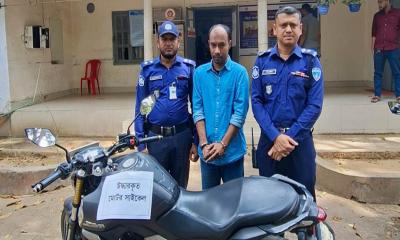 খাগড়াছড়িতে চোরাই মোটরসাইকেলসহ যুবক গ্রেপ্তার