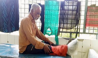 চুয়াডাঙ্গা হাসপাতালে বৃদ্ধ রোগীর অবমাননাকর মন্তব্যে ক্ষোভ