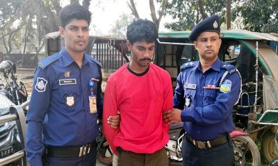 হালুয়াঘাটে রাতের আঁধারে পুলিশের উপর হামলা, বাগবিতণ্ডা থেকে নিশংস কোপ