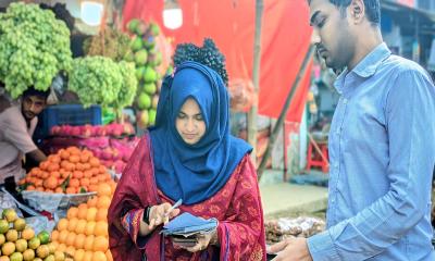 ফুলগাজীতে বাজার নিয়ন্ত্রণে অভিযান, ৩ ফল ব্যবসায়ীকে জরিমানা