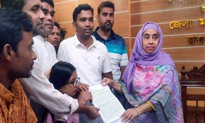 বালিয়াকান্দিতে সাবেক ওসির পদোন্নতি বাতিল ও গ্রেপ্তার দাবিতে স্মারকলিপি