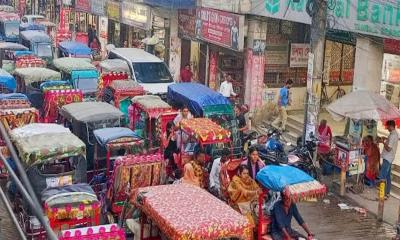 টাঙ্গাইল শহরে অবৈধ ব্যাটারিচালিত রিকশায় জট, নাগরিক জীবন স্থবির