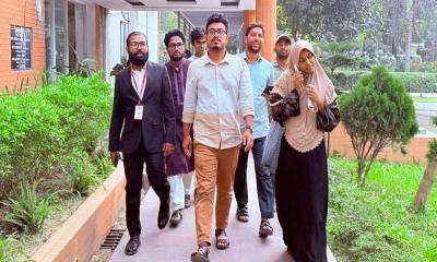 ডিবি কার্যালয়ে সাদিক কায়েম