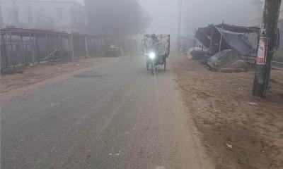 কুয়াশার সাথে পাল্লা দিয়ে মেহেরপুরে বেড়েছে শীতের তীব্রতা