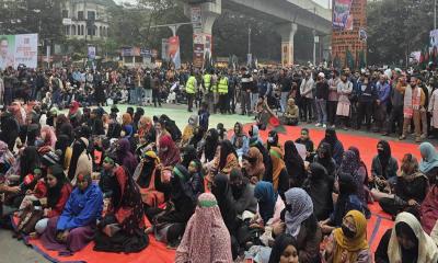 ওসমান হাদি হত্যার বিচারের দাবিতে শাহবাগে চতুর্থ দিনের অবরোধ