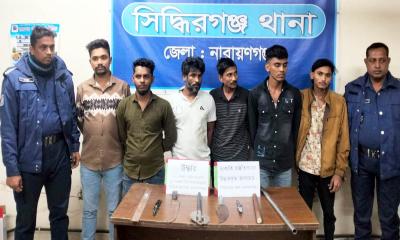 নারায়ণগঞ্জে দেশীয় অস্ত্র ও মাদকসহ ৬ ডাকাত গ্রেপ্তার