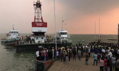 দৌলতদিয়ায় পদ্মা নদীতে যাত্রীবাহী বাস: মৃত্যু ৪, নিখোঁজ ৪৫