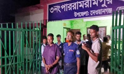 দেওয়ানগঞ্জে ভুয়া এনজিও কর্মকর্তাকে পুলিশের হাতে সোপর্দ