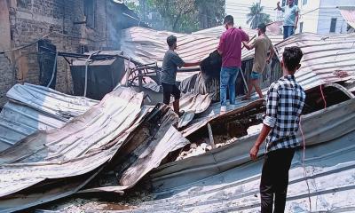 কুমিল্লার সাত ঘণ্টার আগুনে ১২ কোটি টাকার ক্ষয়ক্ষতি