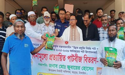 মধুপুরে ২ হাজার ৪শ কৃষকের মাঝে পাটবীজ বিতরণ