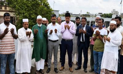 নারায়ণগঞ্জ জেলা কালেক্টরেট মসজিদের ছাদ ঢালাই কাজের উদ্বোধন