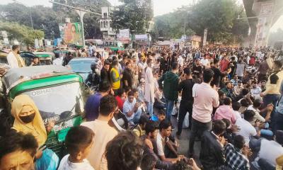 আইজিপিকে অপসারণের দাবিতে শাহবাগ অবরোধ
