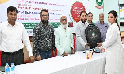গাকৃবিতে ভেটেরিনারি শিক্ষার্থীদের মাঝে সার্জিক্যাল কিট-বক্স বিতরণ