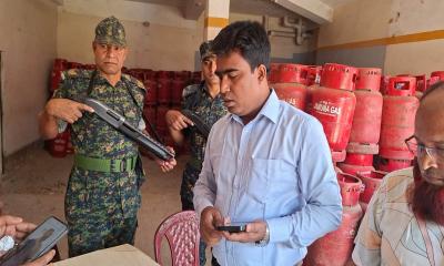 চাঁদপুরে চড়া মূল্যে গ্যাস বিক্রি, ব্যবসায়ীকে ৫০ হাজার টাকা জরিমানা