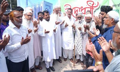 রাজশাহীতে ১২৭ বছরের পুরাতন মীরেরচক মসজিদের ৬তলা ভবনের উদ্বোধন