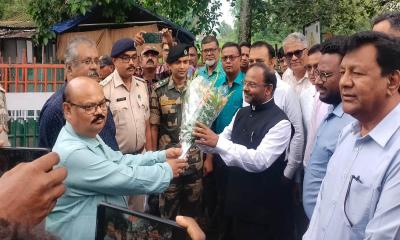 বুড়িমারী স্থলবন্দর পরিদর্শন করলেন ভারতীয় সহকারী হাইকমিশনার