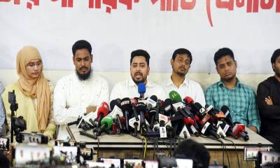 সব দোষ কি এনসিপির, নাকি এই প্রজন্মের রাজনীতিকেই আমরা বুঝিনি?